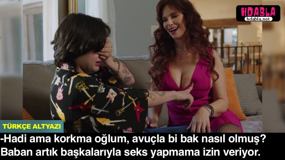 Estetik yaptırıp memelerini büyüten annem başka biri olmuş Çok azgın Estetik yaptırıp memelerini büyüten annem başka biri olmuş Çok azgın